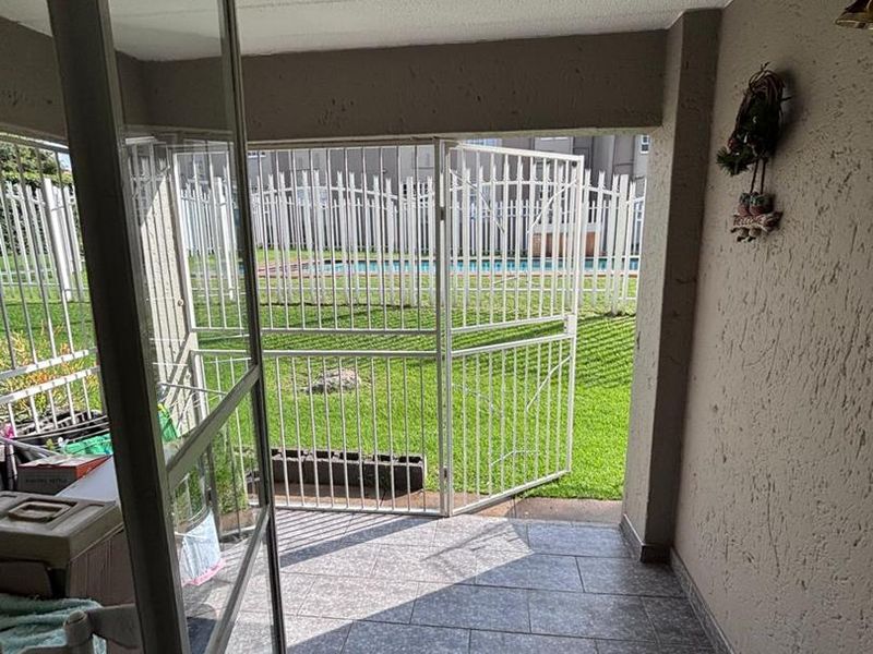 Charming Ground-Floor 2-Bedroom Unit with Patio & Pool Access – Secure - Photo 7