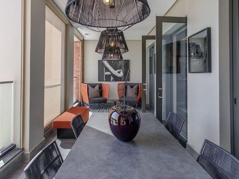 Sophisticated 3-Bedroom Apartment in City Center, Steyn City - Photo 9