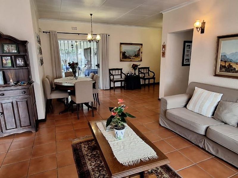 5 Bedroom Property Neat as a Pin!! - Photo 6