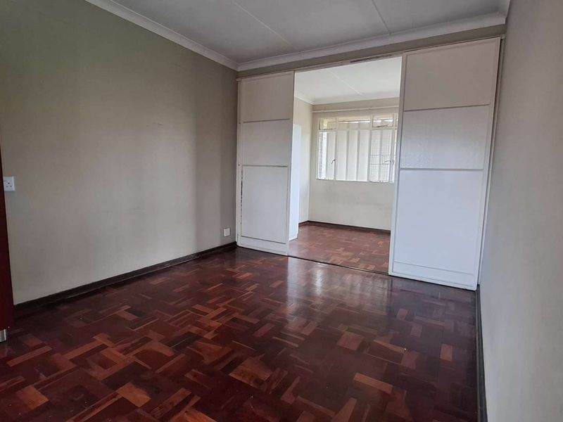 Spacious 2 Bedroom Shared Unit Available for Rent - Photo 4