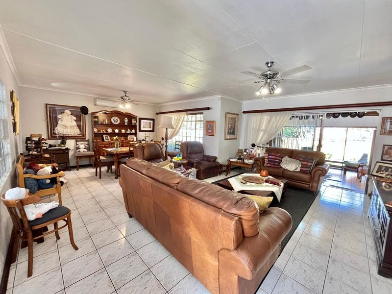Discover Luxury in a Secure enclose area in Sunward Park 4-Bedroom Family Retreat.!" - Photo 5