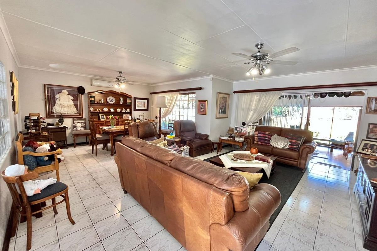 Discover Luxury in a Secure enclose area in Sunward Park 4-Bedroom Family Retreat.!" - Photo 5