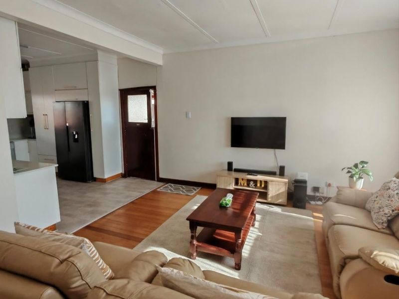 Three-Bedroom Ocean View Starter Home with Inland views nestled in Spacious Garden - Photo 3