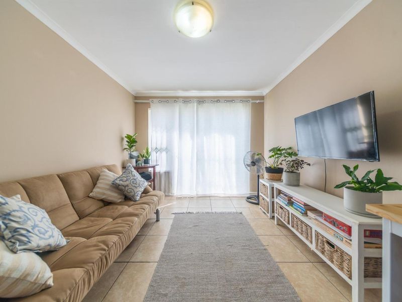 Furnished 2-Bedroom Ground Floor Apartment - Photo 1