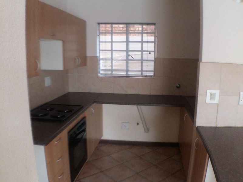 Modern 2-Bedroom Duplex Townhouse in La Montagne - Photo 9