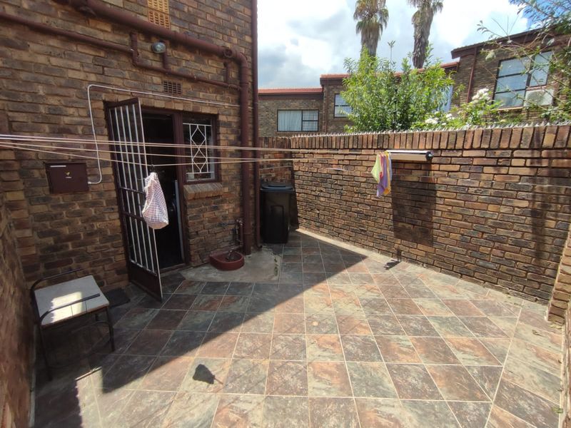 LOOKING FOR A LOVELY, EASY-TO-OWN APARTMENT IN A PEACEFUL NEIGHBOURHOOD? LOOK NO FURTHER! - Photo 7