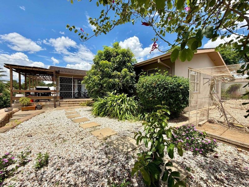 4 Bedroom House For Sale in Old Pionierspark - Photo 2