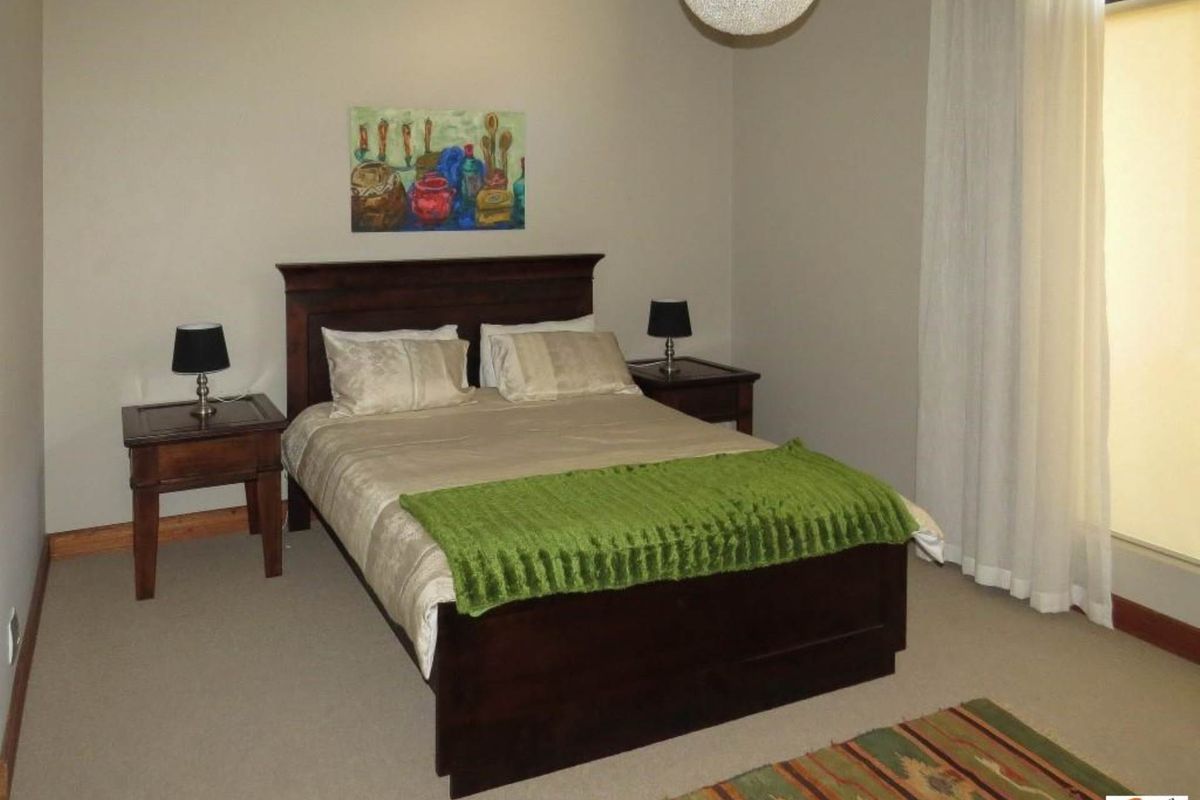 Stupendously Spacious - Photo 4