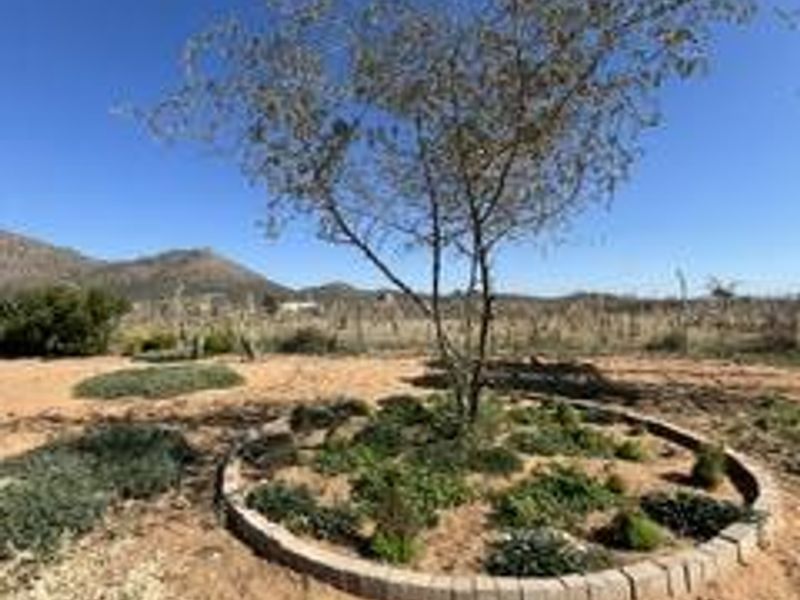 Two bedroom plot, 1,6 hectare with borehole - Photo 1