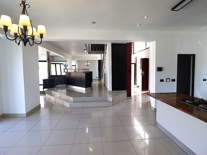 Dune View 4-Bedroom Luxury Home with 2 Flats for Sale, Swakopmund Kramersdorf - Photo 3