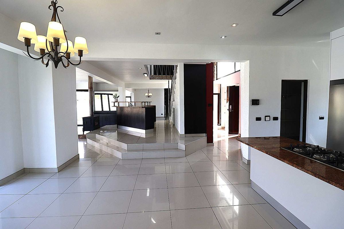 Dune View 4-Bedroom Luxury Home with 2 Flats for Sale, Swakopmund Kramersdorf - Photo 3