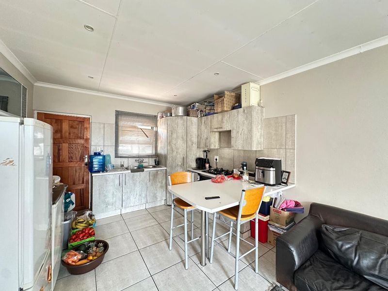 3 Bedroom House(Townhouse) - Photo 4
