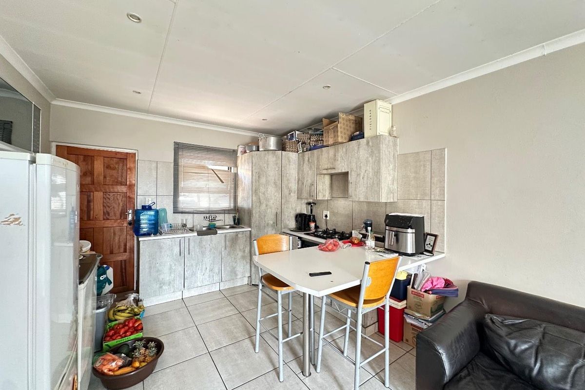 3 Bedroom House(Townhouse) - Photo 4