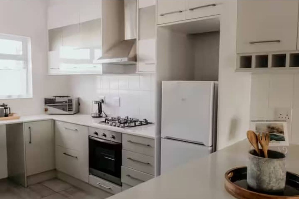 Swakopmund CBD - Fully Furnished Apartment - To Let for N$20 000 per month - Photo 2