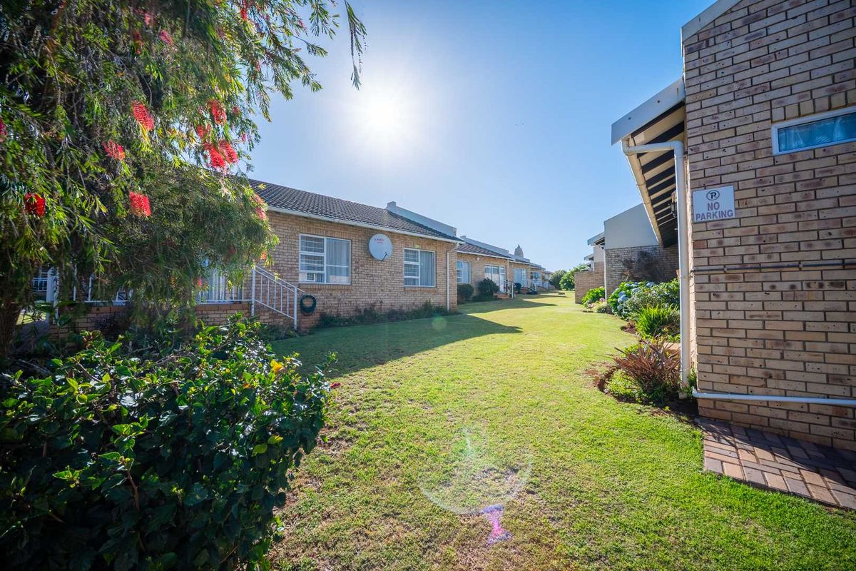 Charming 2-Bedroom Townhouse in Eedenglen Retirement Village – Jeffrey’s Bay - Photo 3