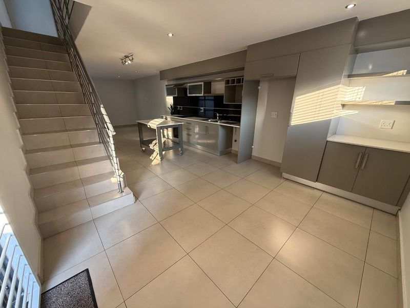 Modern 3 Bedroom Duplex with Small Landscaped Garden in Secure Estate - Photo 5