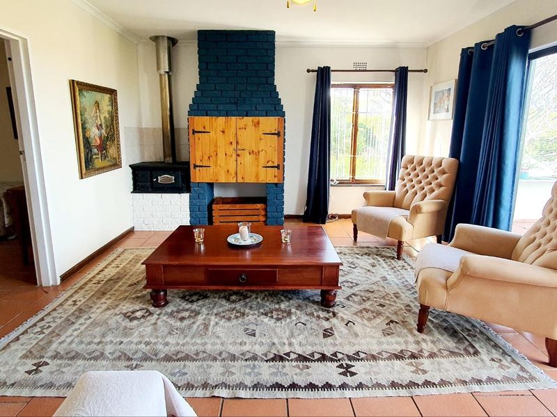 Spacious 1-Bed Apartment in Heldervue with Fireplace & Patio! - Photo 4