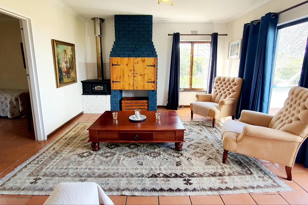 Spacious 1-Bed Apartment in Heldervue with Fireplace & Patio! - Photo 4