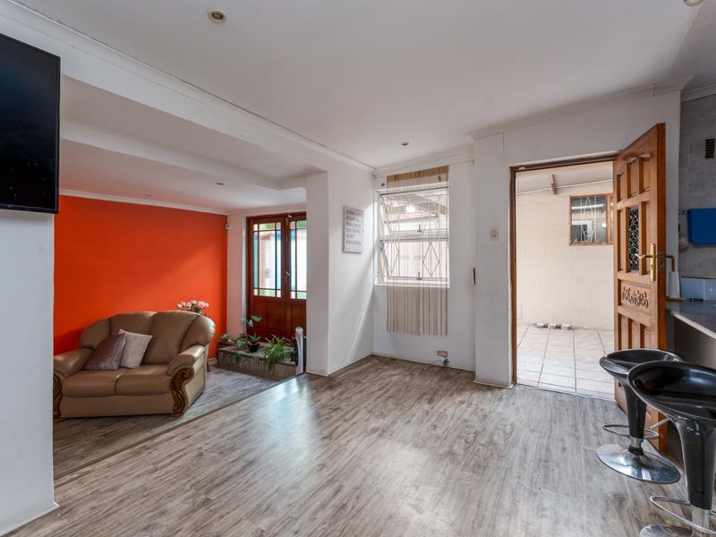 The Perfect Blend of Style and Comfort Today - Photo 8