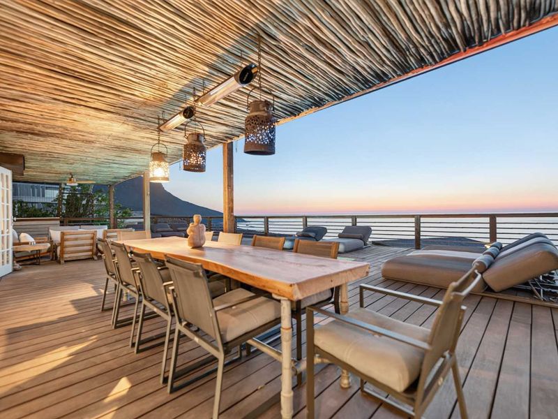 Exceptional Luxury Villa with Panoramic Ocean Views in Camps Bay - Photo 2