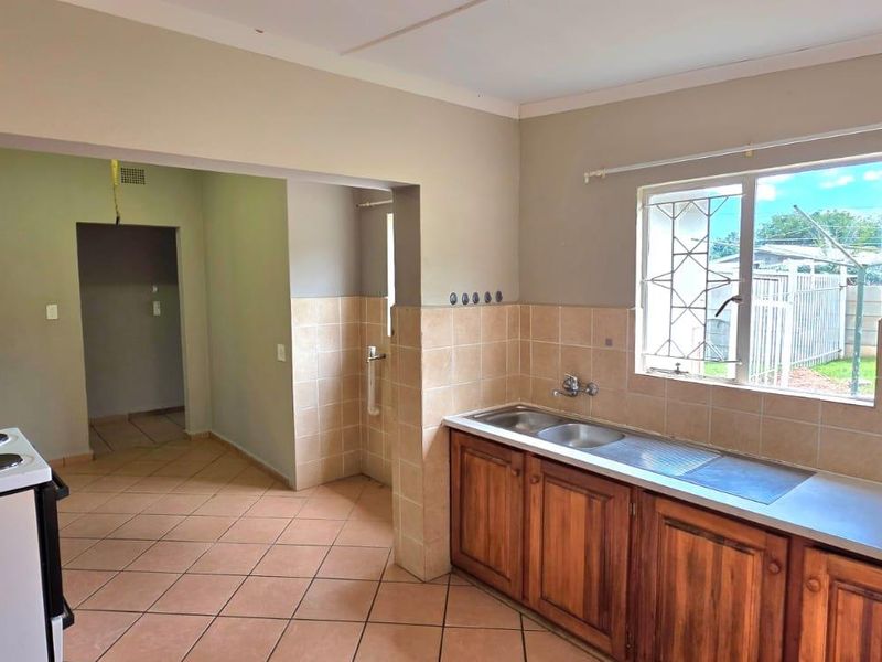 Charming 4 Bedroom house, Barberton - Photo 7