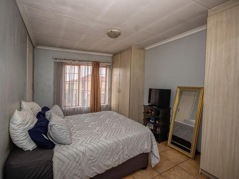3 Bedroom Meyersig duplex for sale! - Photo 8