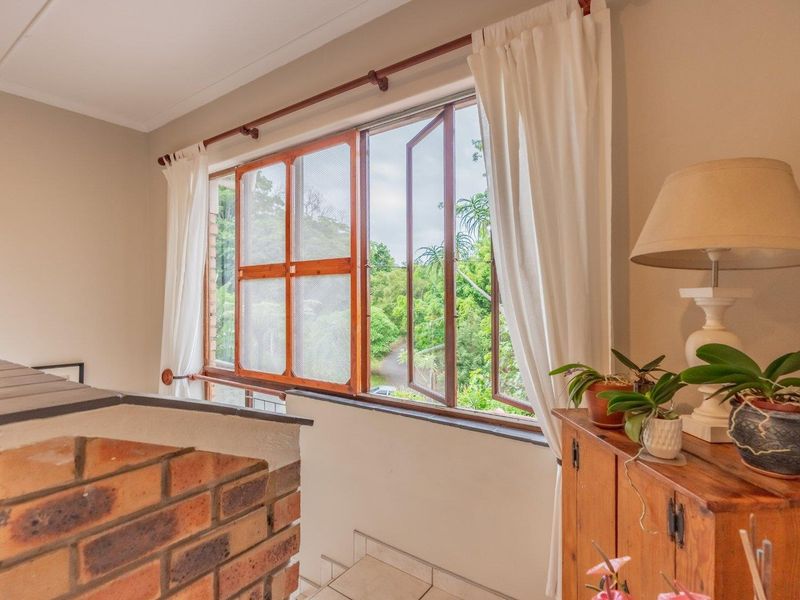 Stylish 2-Bedroom Duplex | Lock-Up-and-Go Living | Ocean Views & Stunning Sunsets - Photo 7