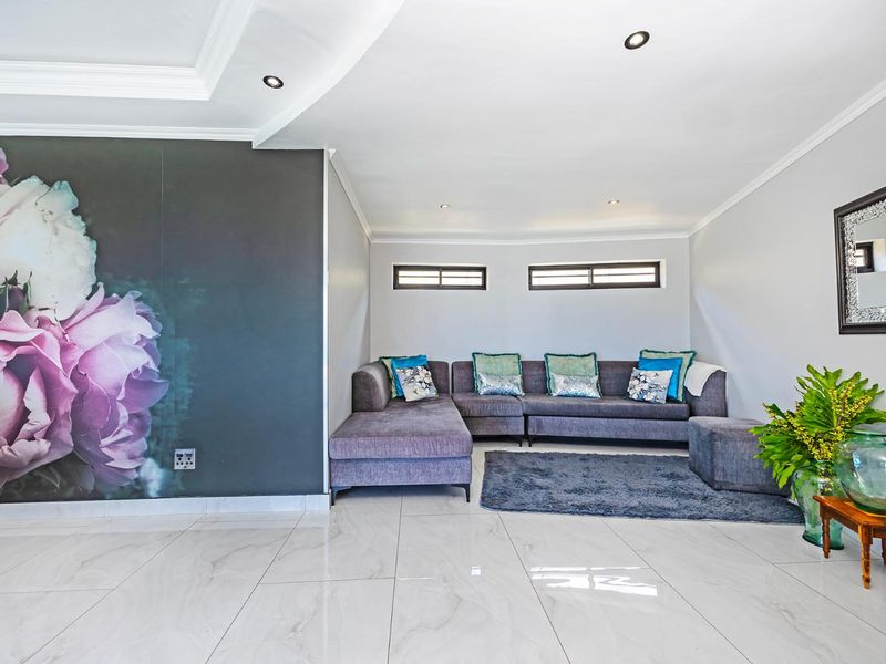 Architectural Excellence with Sweeping Cape Town Sunset Views - Photo 8