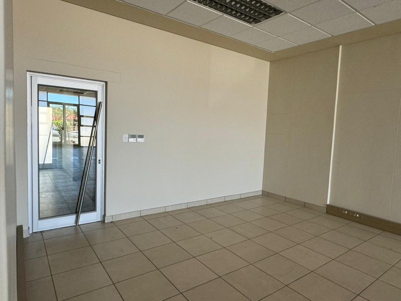 MODERN OFFICES TO LET - Photo 6