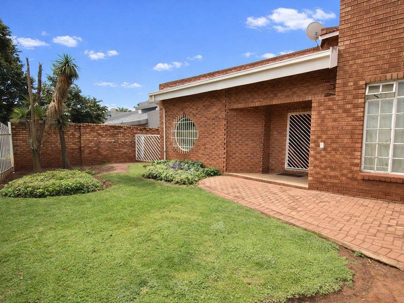 Low Maintenance Home in a Great Location - Photo 3