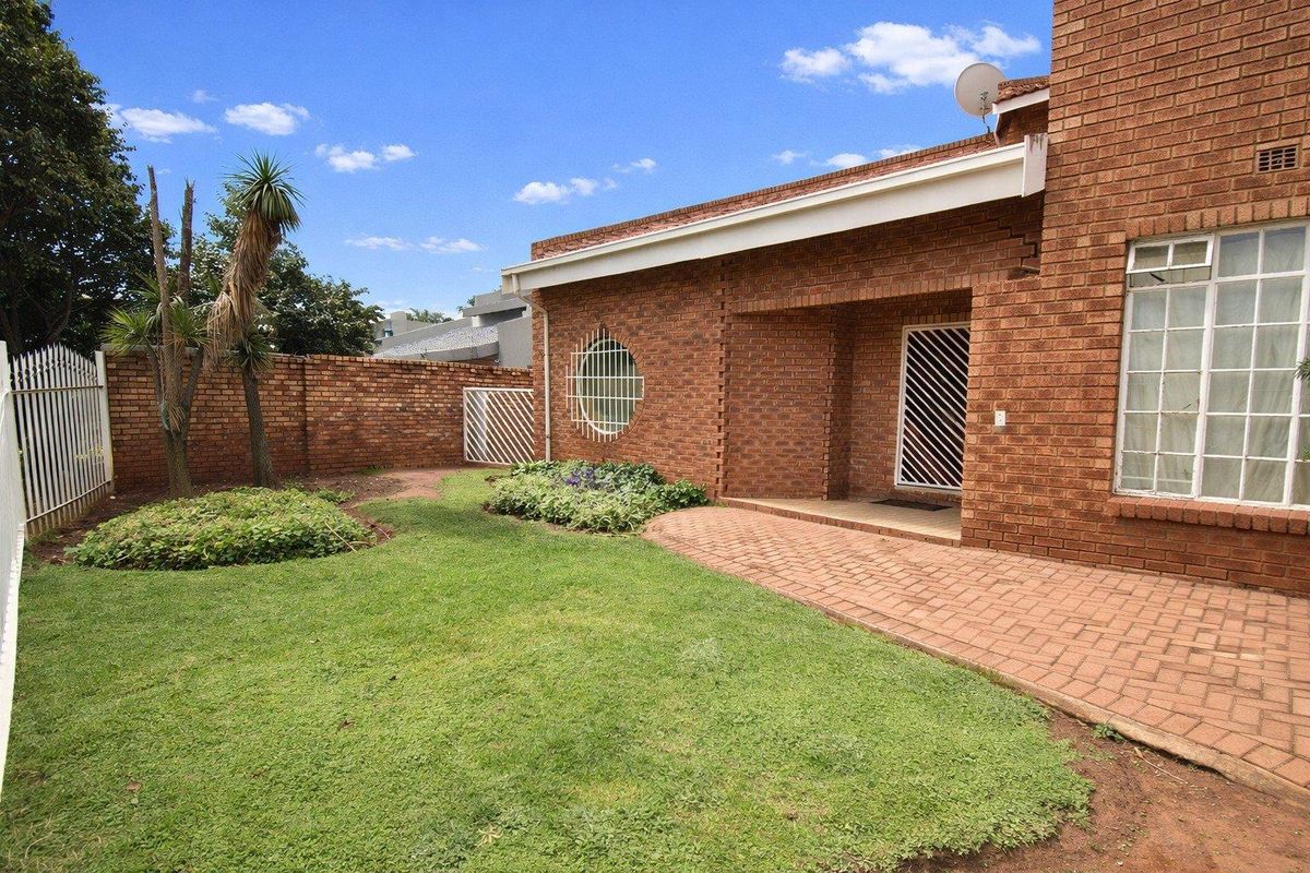 Low Maintenance Home in a Great Location - Photo 3