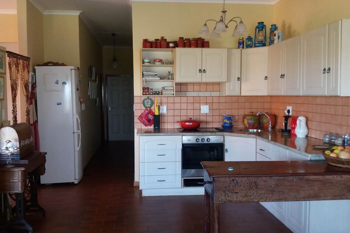 FOR SALE: SECURE 1 HECTARE PROPERTY WITH HOME, GARDEN & BUSINESS POTENTIAL - Photo 2