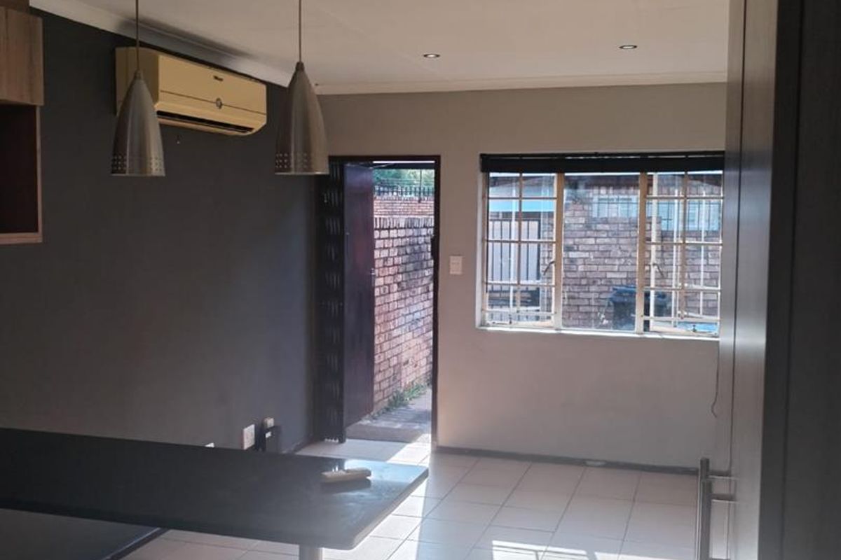 Modern 2 Bedroom Unit - Photo 4