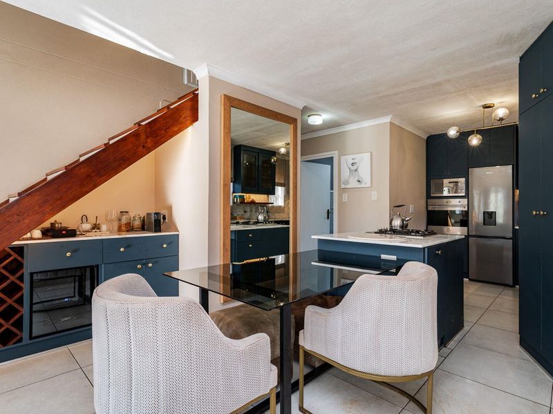 CHARMING TOWNHOUSE WITH BEAUTIFUL MODERN KITCHEN IN SOUGHT-AFTER THE LINKS, GILLITTS! JUST OFF THE M13! - Photo 5