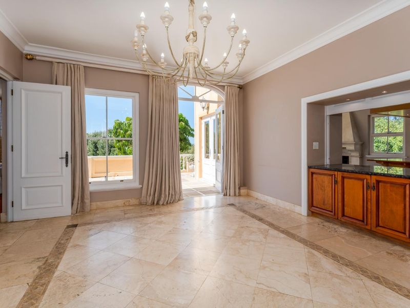 Exclusive Constantia Residence with Expansive Gardens and Exceptional Views - Photo 8