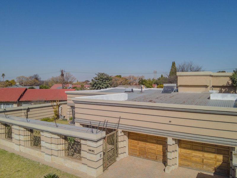 Beautiful  Family home in the boomed area of Mackenzie Park  Benoni - Photo 2