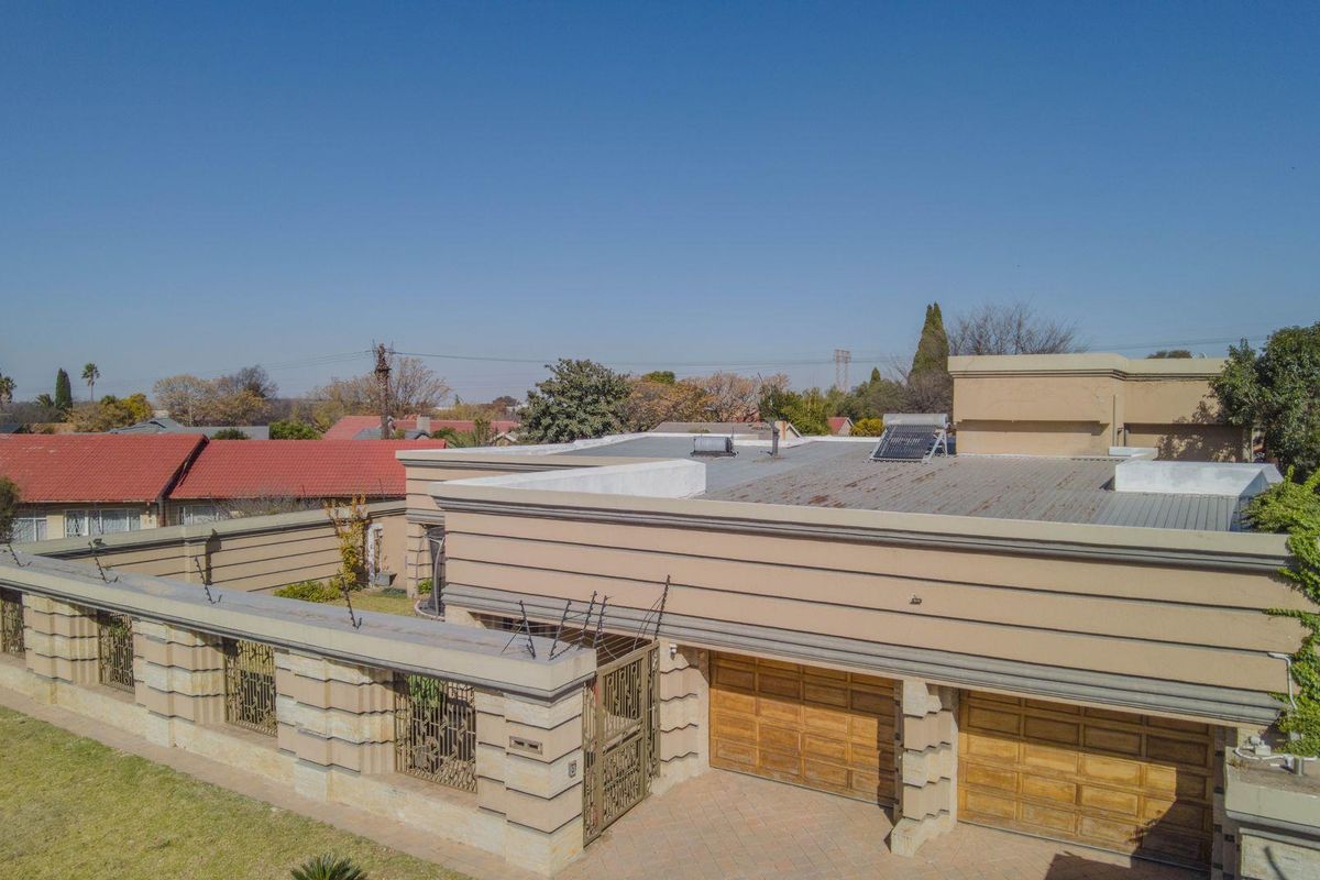 Beautiful  Family home in the boomed area of Mackenzie Park  Benoni - Photo 2