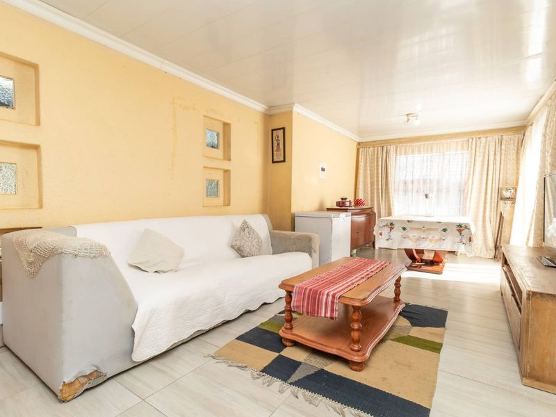 4 Bedroom House for Sale in Cosmo City - Photo 9