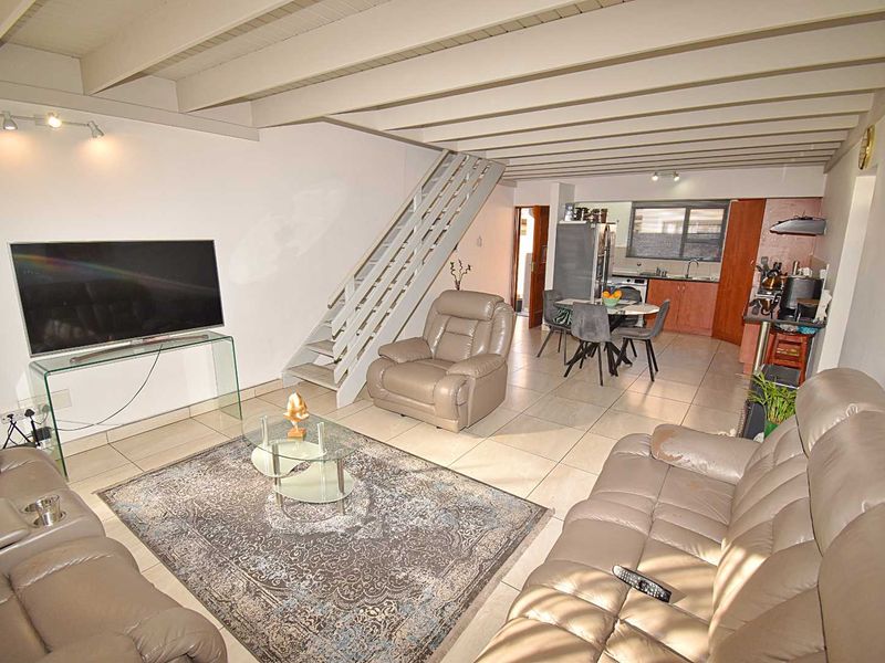 Home in a secure estate! - Photo 10