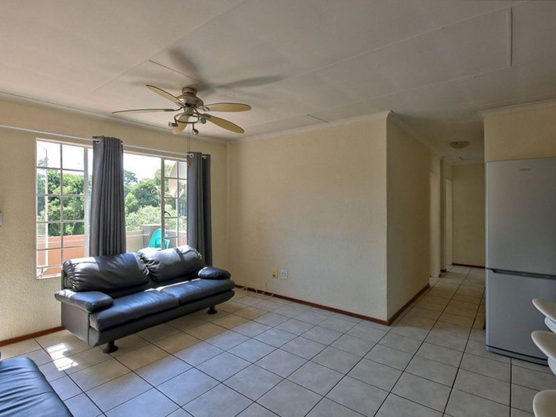 3 bedroom Apartment in Newlands - Photo 5