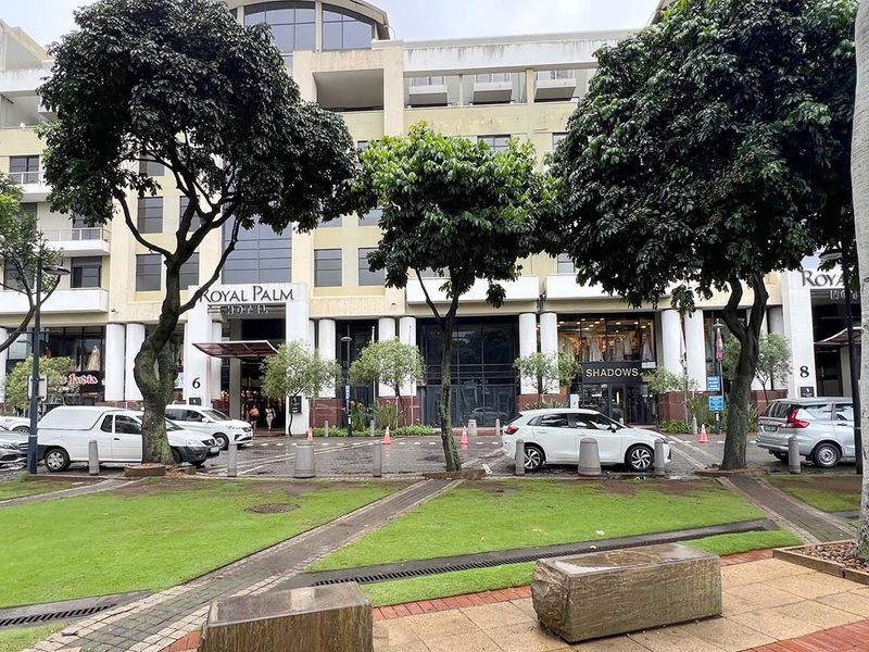 PRESTIGIOUS AAA OFFICE SPACE OVERLOOKING GATEWAY - Photo 2