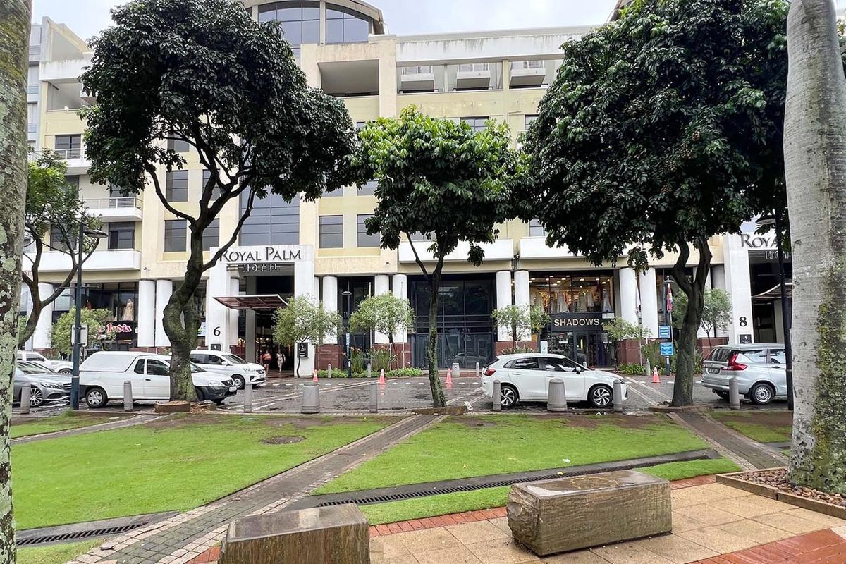 PRESTIGIOUS AAA OFFICE SPACE OVERLOOKING GATEWAY - Photo 2