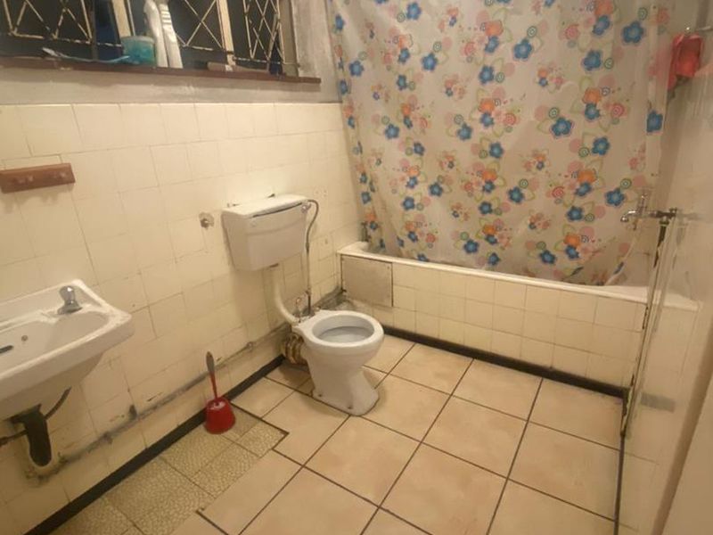 Charming 2Bedroom Apartment in the Heart of Montclair - Photo 9