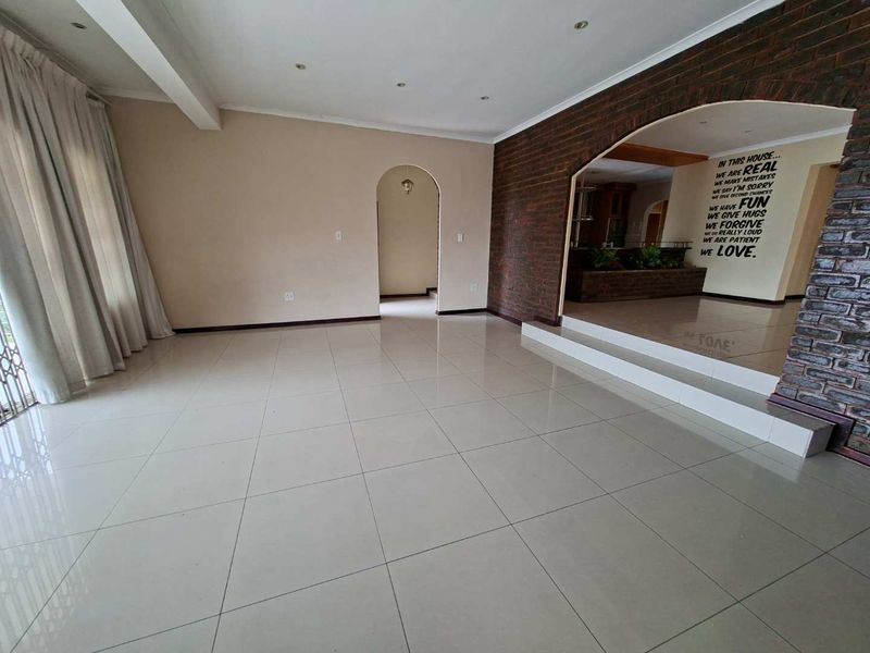 Tranquil 3 -Bedroom house in Reservoir Hills, Durban. - Photo 3