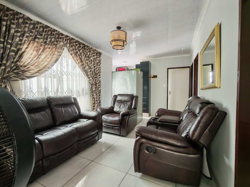 6 Bedroom   House for Sale in Cosmo City - Photo 6