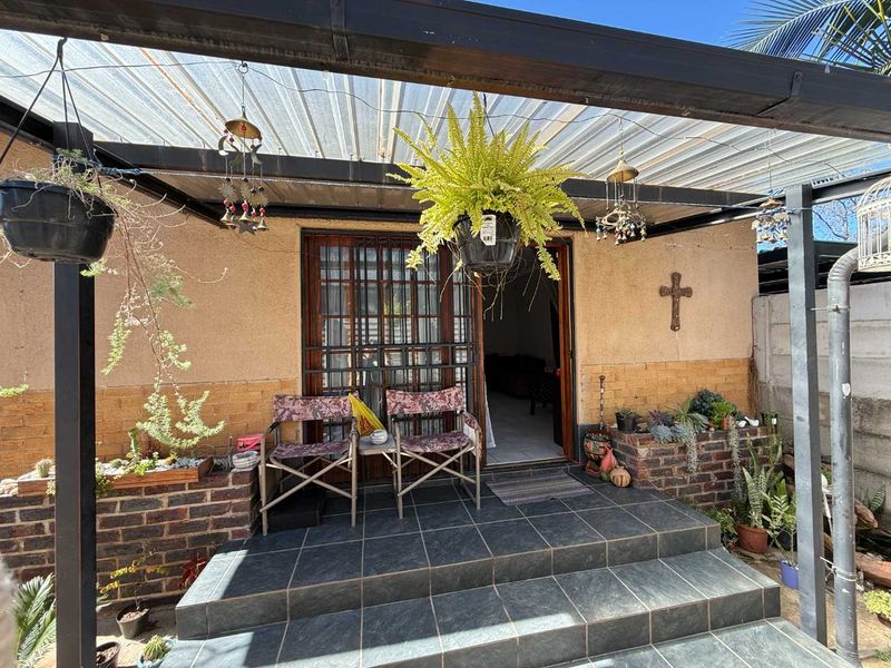 Three bedroom family home - Photo 3