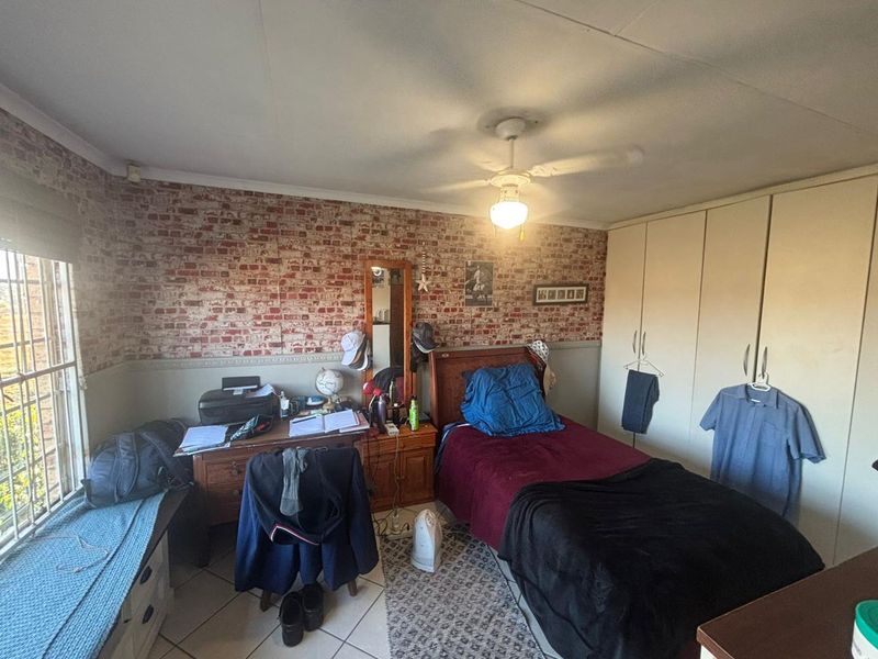 Stunning 3-Bedroom Double-Storey Townhouse to Rent – Amberfield, Rooihuiskraal North - Photo 10