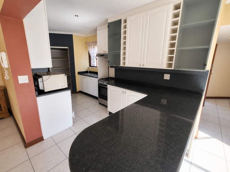 Luxury Family Home in Secure Gated Estate with Flatlet, Pool & Exceptional Safety Features - Photo 10