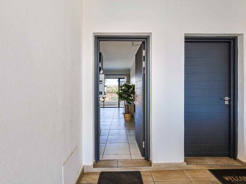 Fully Furnished 2-Bedroom, 2-Bathroom Apartment – Luxury Resort-Style Living - Photo 2