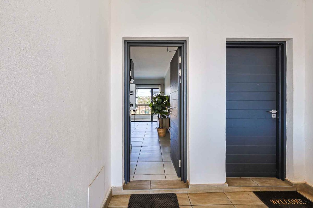 Fully Furnished 2-Bedroom, 2-Bathroom Apartment – Luxury Resort-Style Living - Photo 2